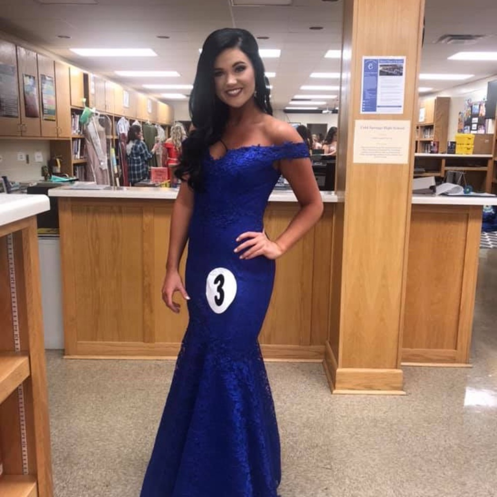 selling this pageant/ prom dress